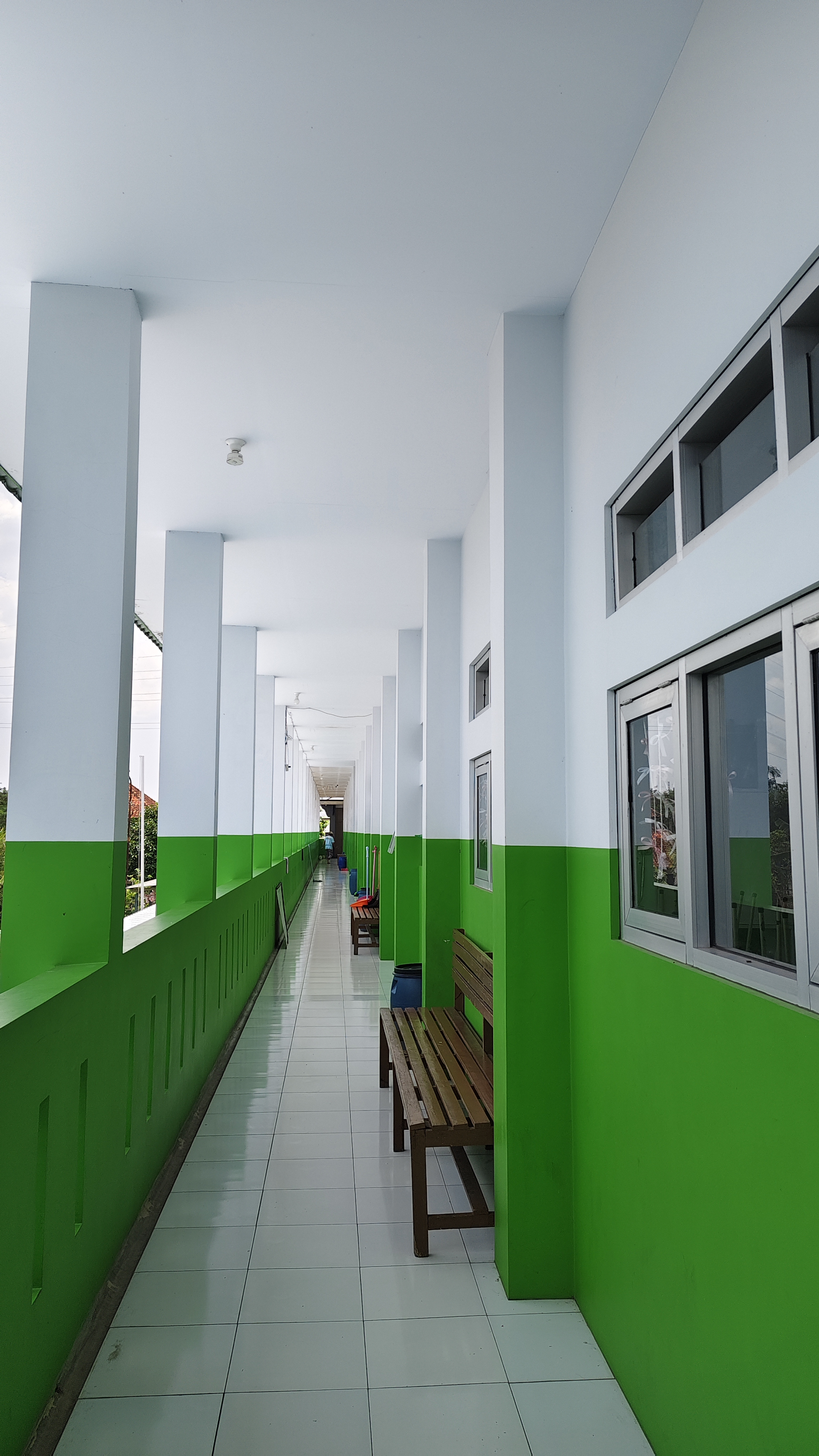 Lorong Kelas Lantai 2